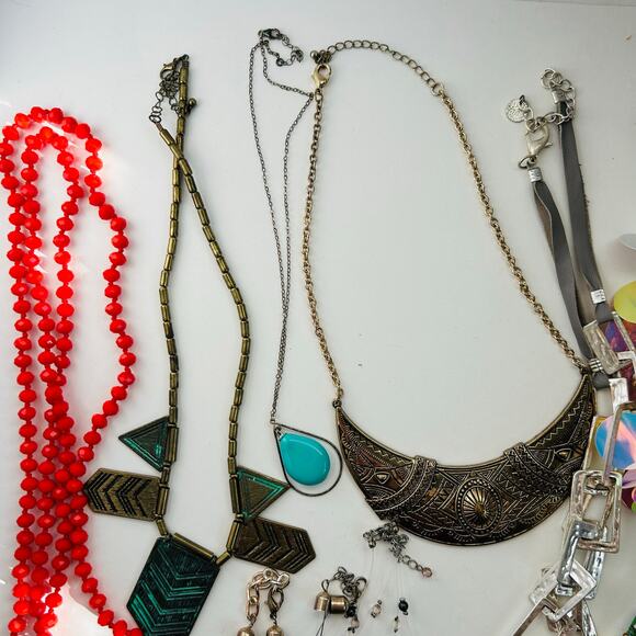 10 Colorful Fun Statement Necklaces Felt Roses Beads Patina Flashy Festive - Picture 5 of 5